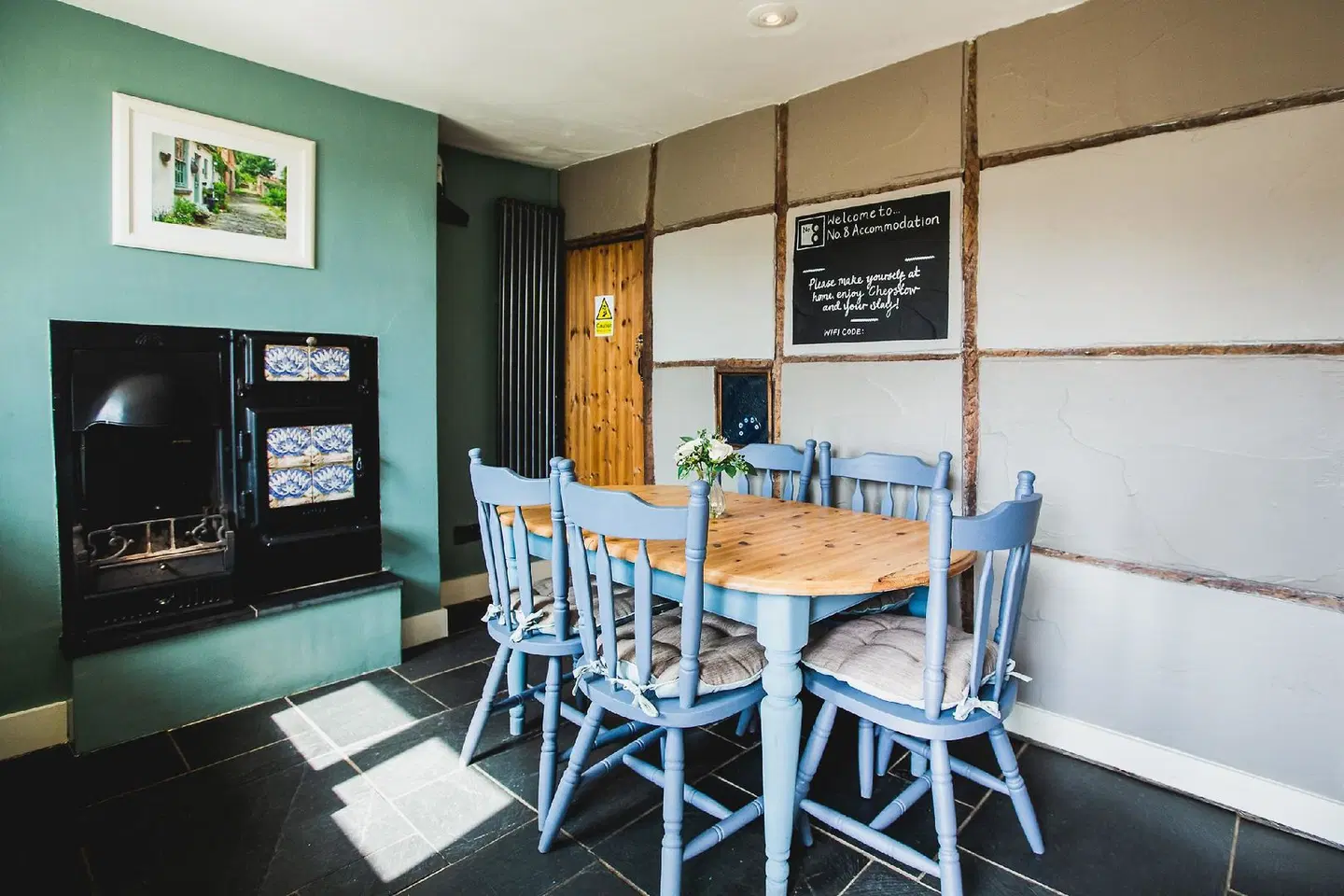 No.8 Accommodation Bar