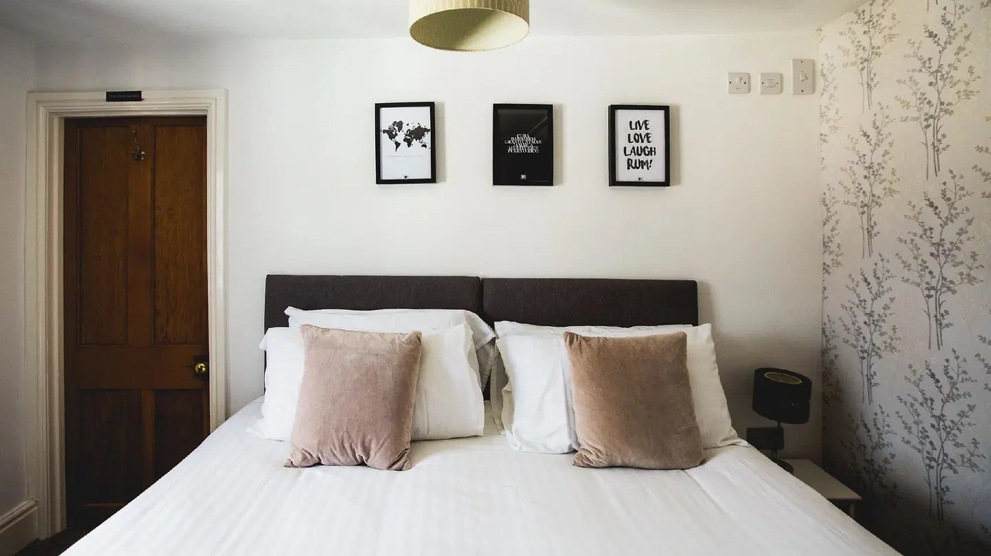 No.8 Accommodation ROOM_EXAMPLE