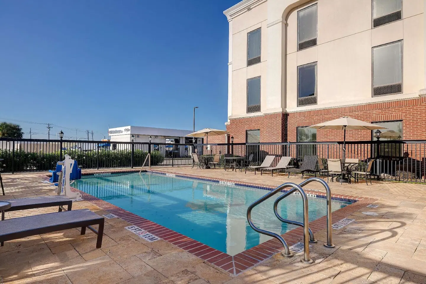 Hampton Inn Victoria OUTDOOR_POOL