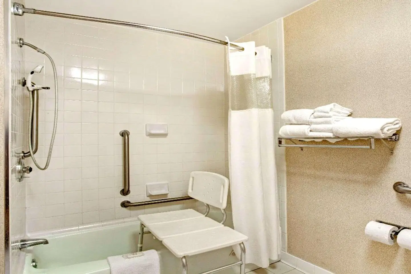 Ramada by Wyndham West Memphis Badezimmer