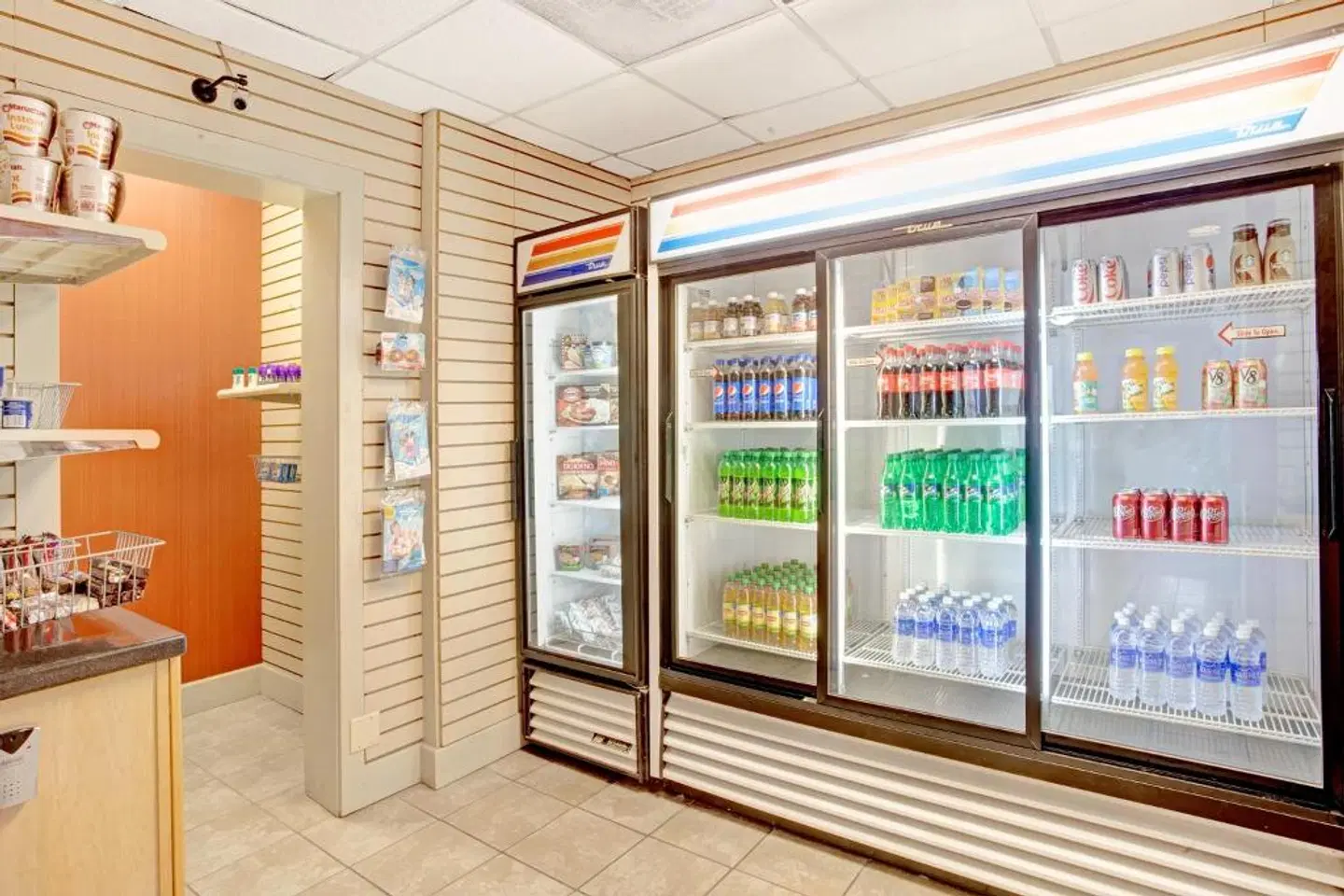 Ramada by Wyndham West Memphis Bar
