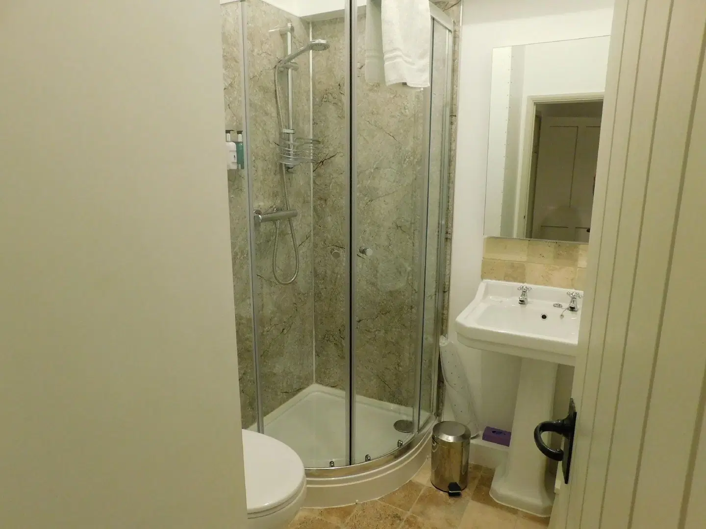 Middletown Farmhouse B&B Badezimmer