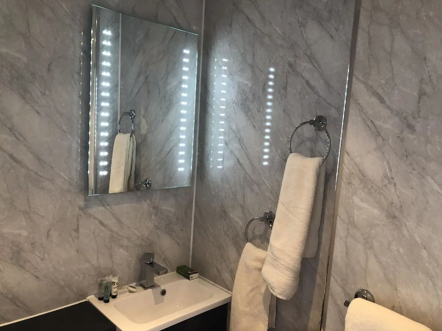 Harbour Lodge B&B Badezimmer