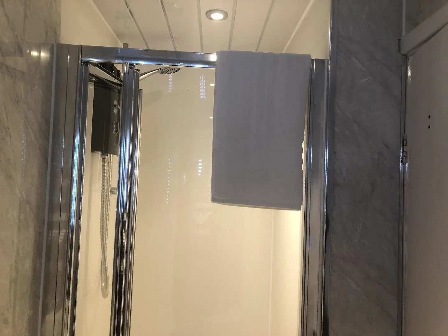 Harbour Lodge B&B Badezimmer