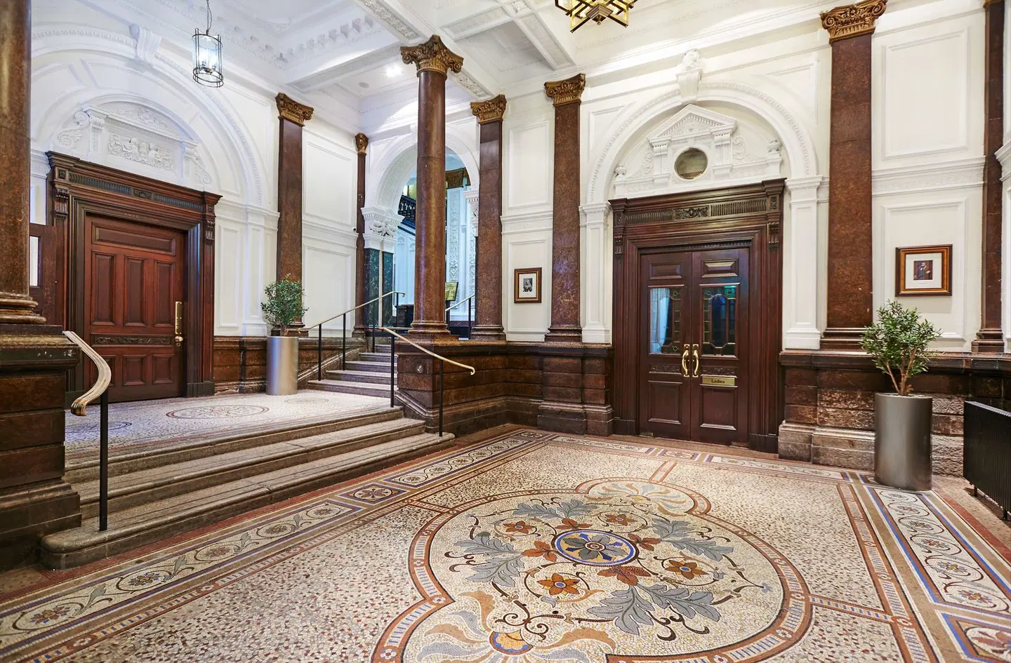 DoubleTree by Hilton Liverpool LOUNGE_LOBBY