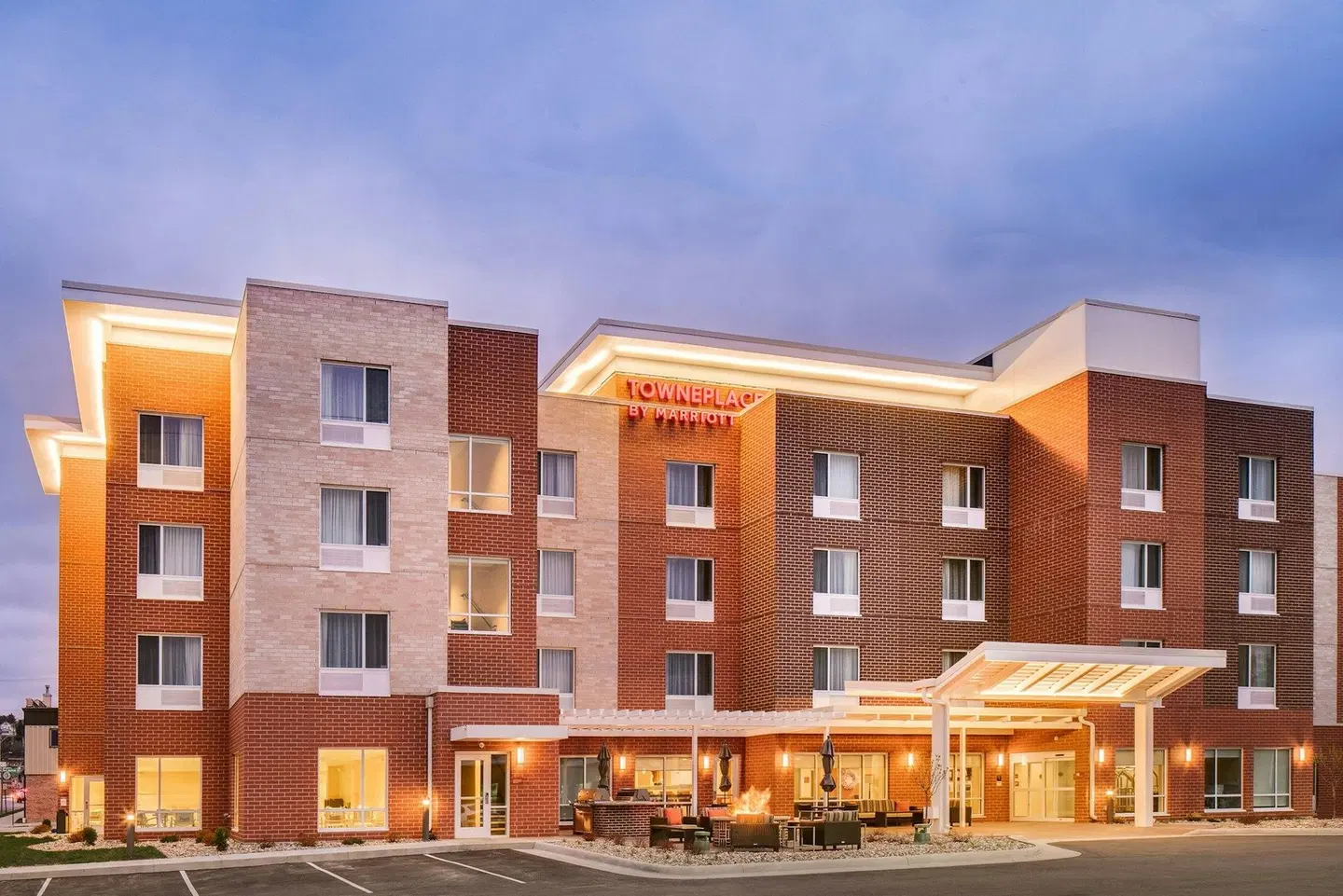 TownePlace Suites by Marriott Dubuque Downtown EXTERIOR