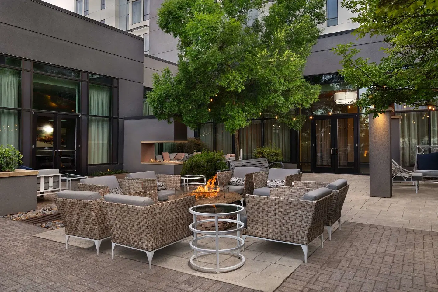 Embassy Suites by Hilton Knoxville West Terrasse