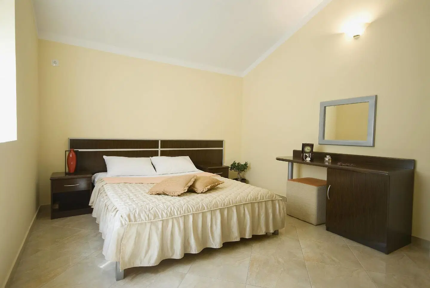 Contessa Apartments ROOM_EXAMPLE