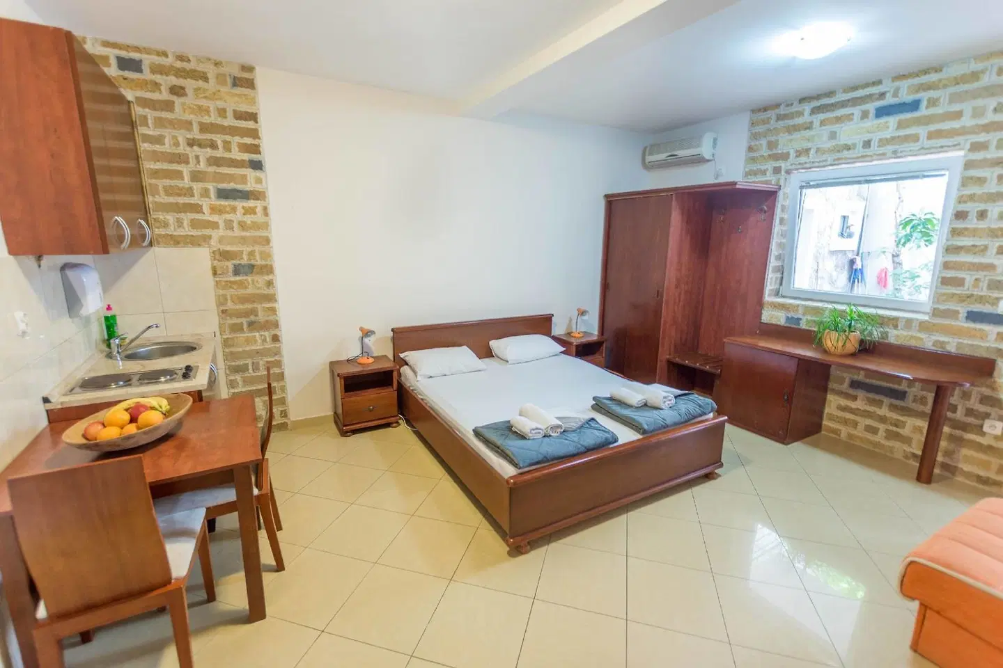 Contessa Apartments ROOM_EXAMPLE