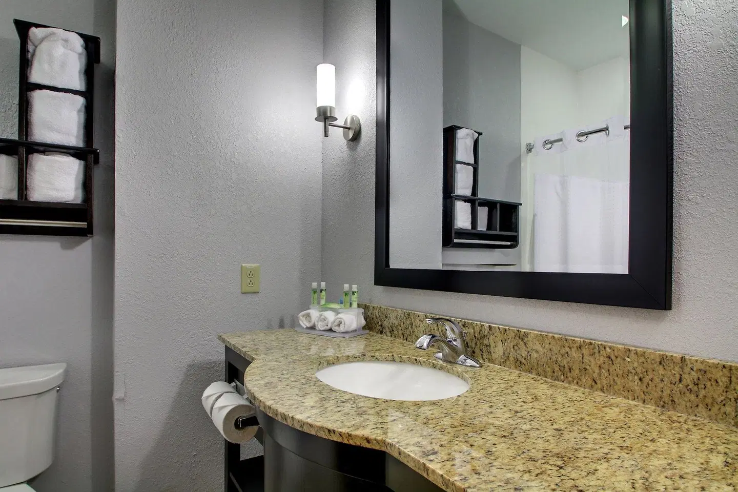 Holiday Inn Express & Suites Natchez South by IHG Badezimmer
