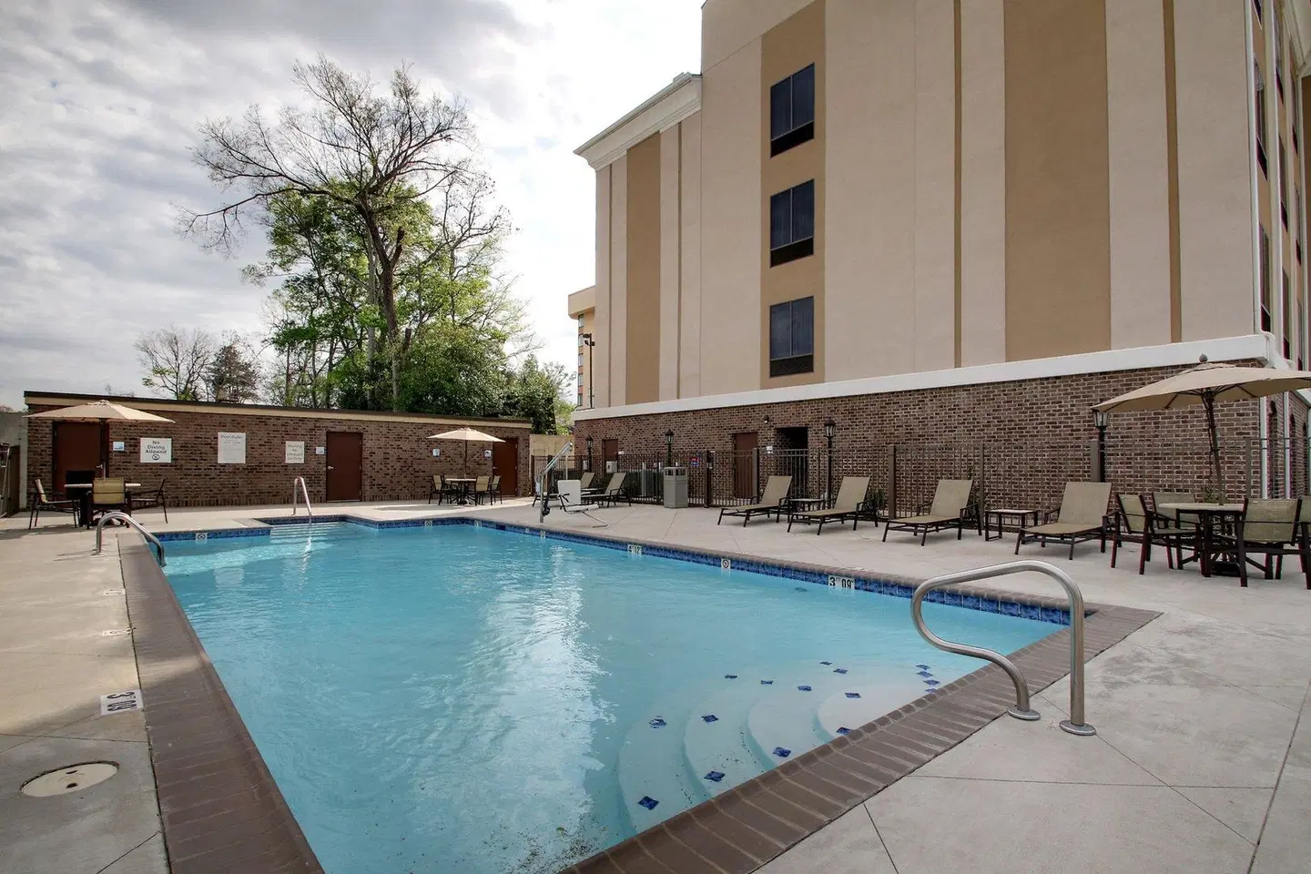 Holiday Inn Express & Suites Natchez South by IHG OUTDOOR_POOL