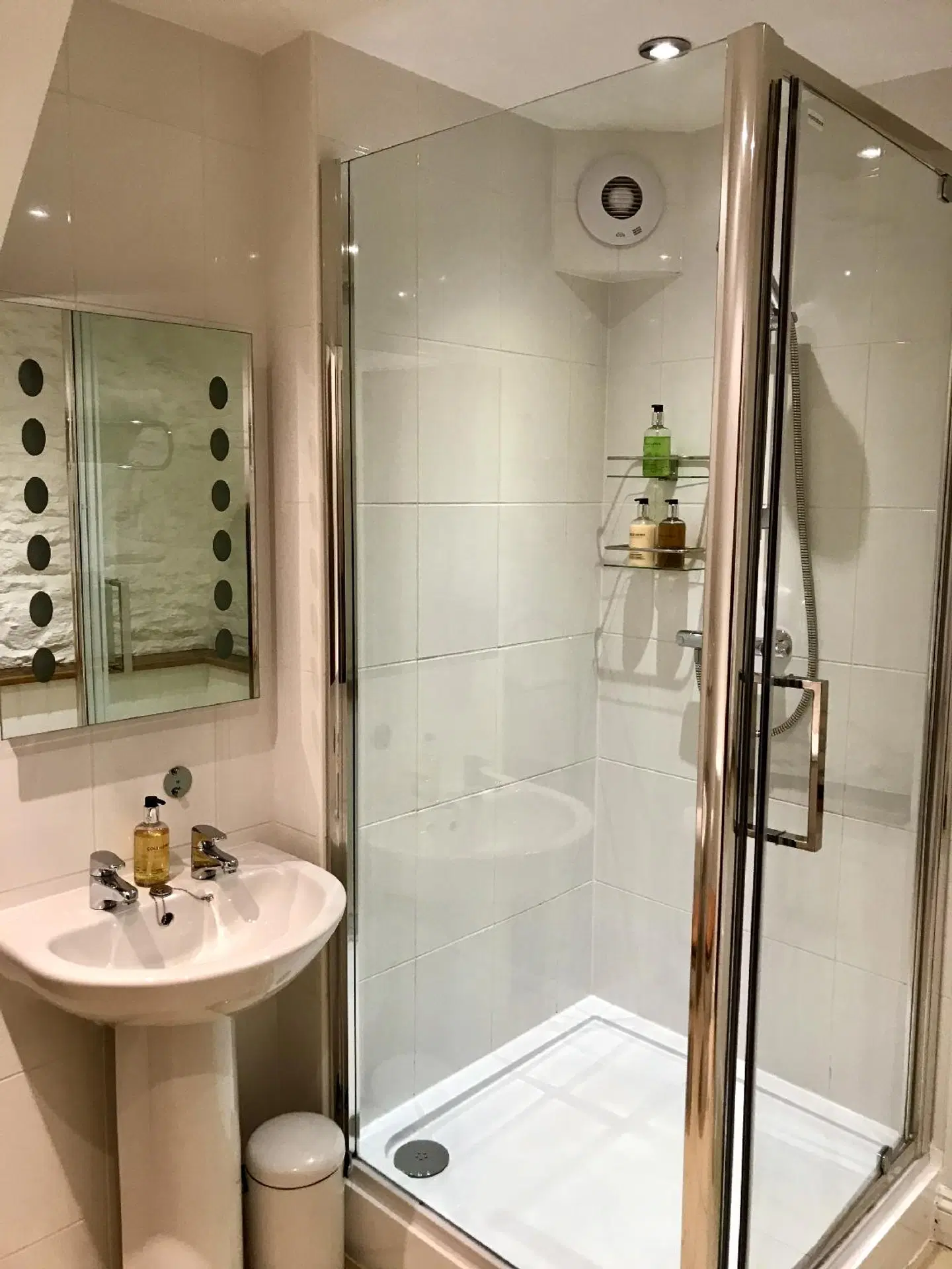 Lucy's Tearoom B&B Badezimmer