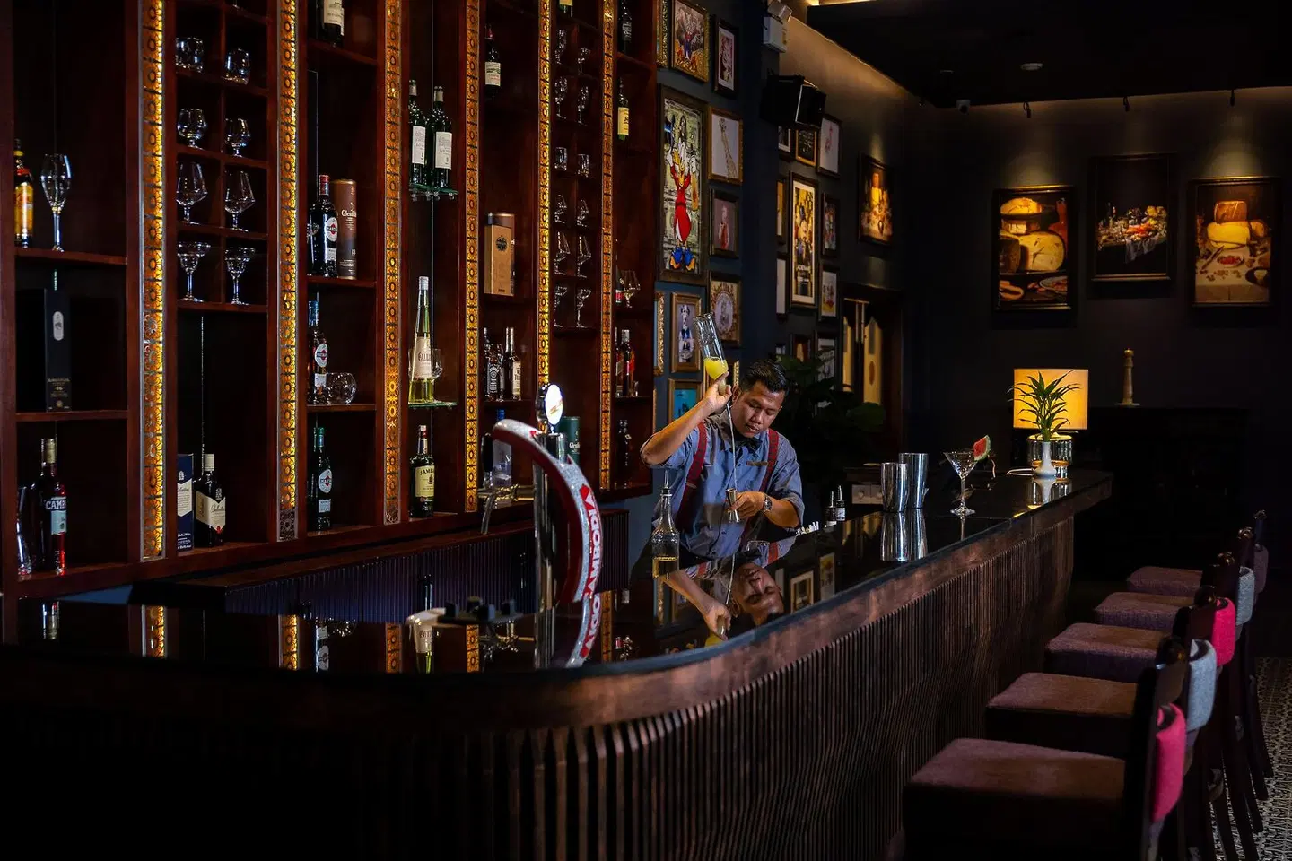 Lotus Blanc Hotel Bar