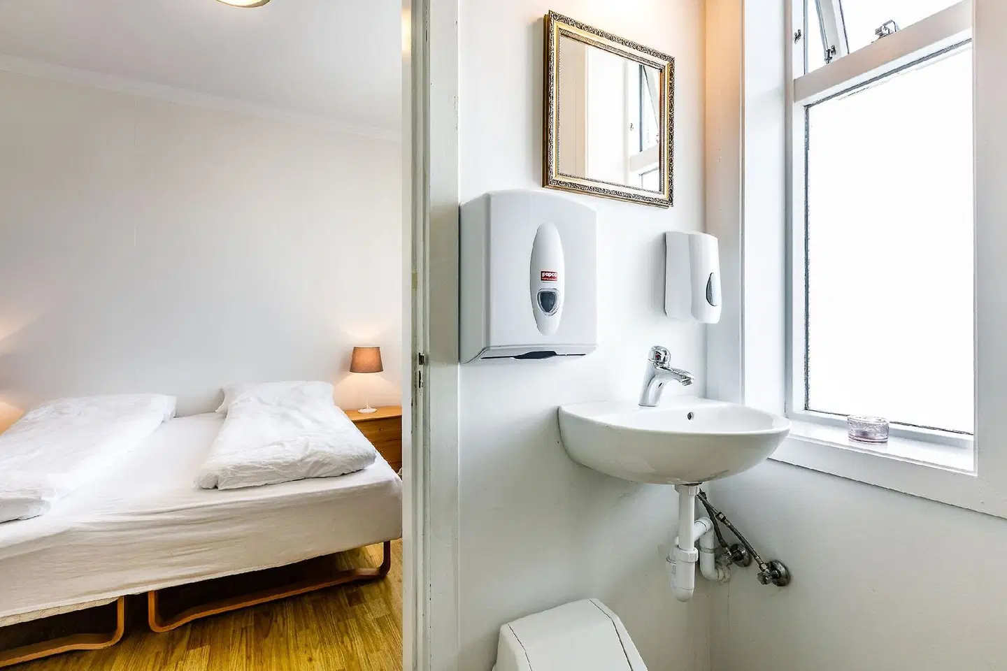 Riverside Hostel Badezimmer