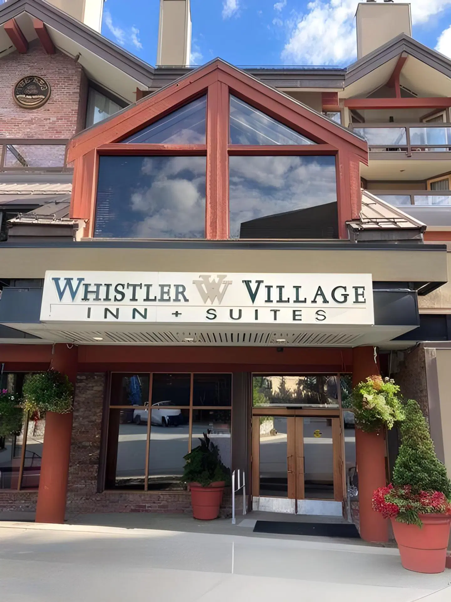 Whistler Village Inn & Suites EXTERIOR