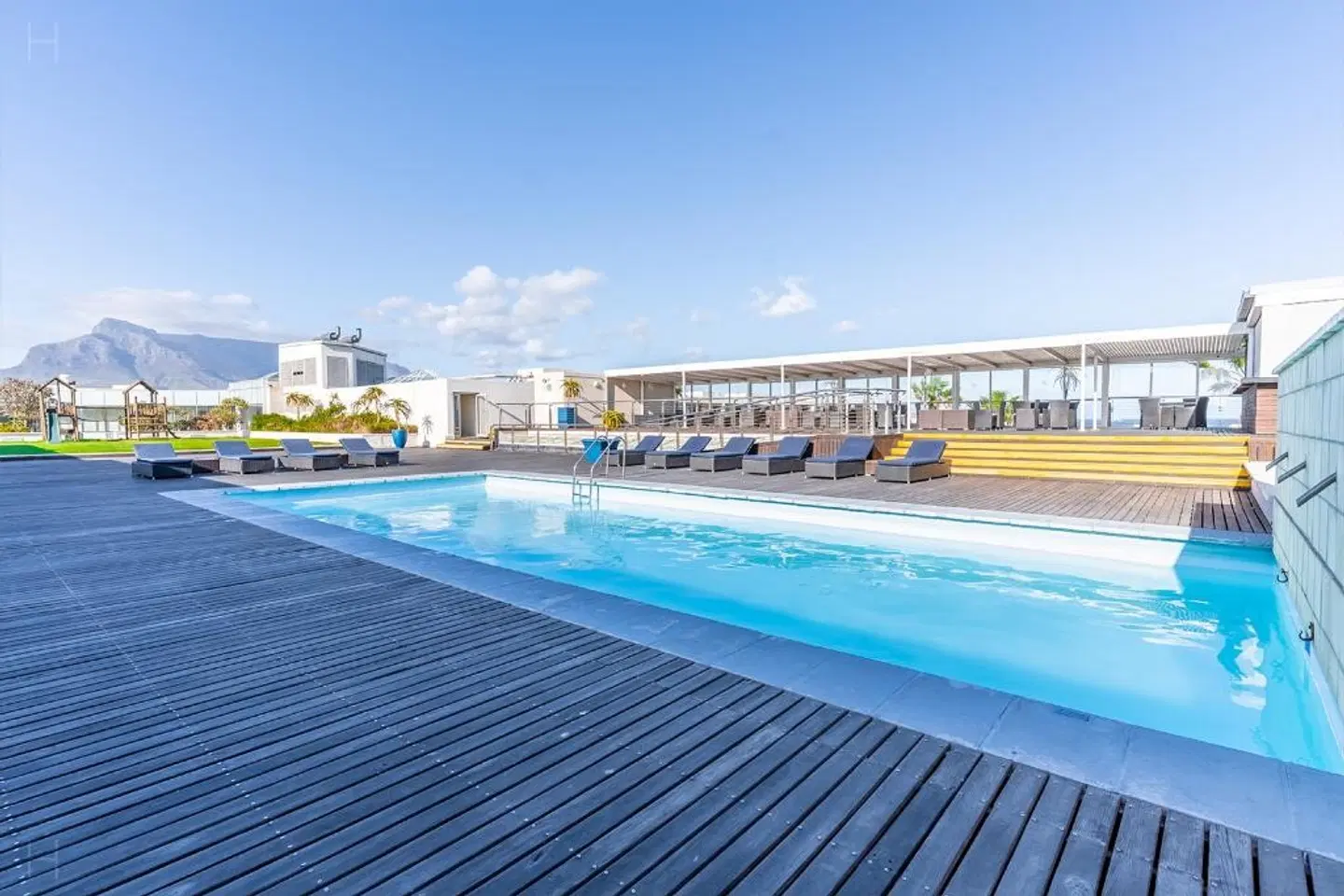 Lagoon Beach Hotel OUTDOOR_POOL
