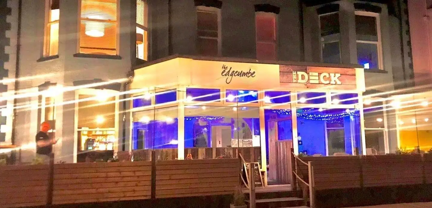 The Edgcumbe - Guest Accommodation Bar