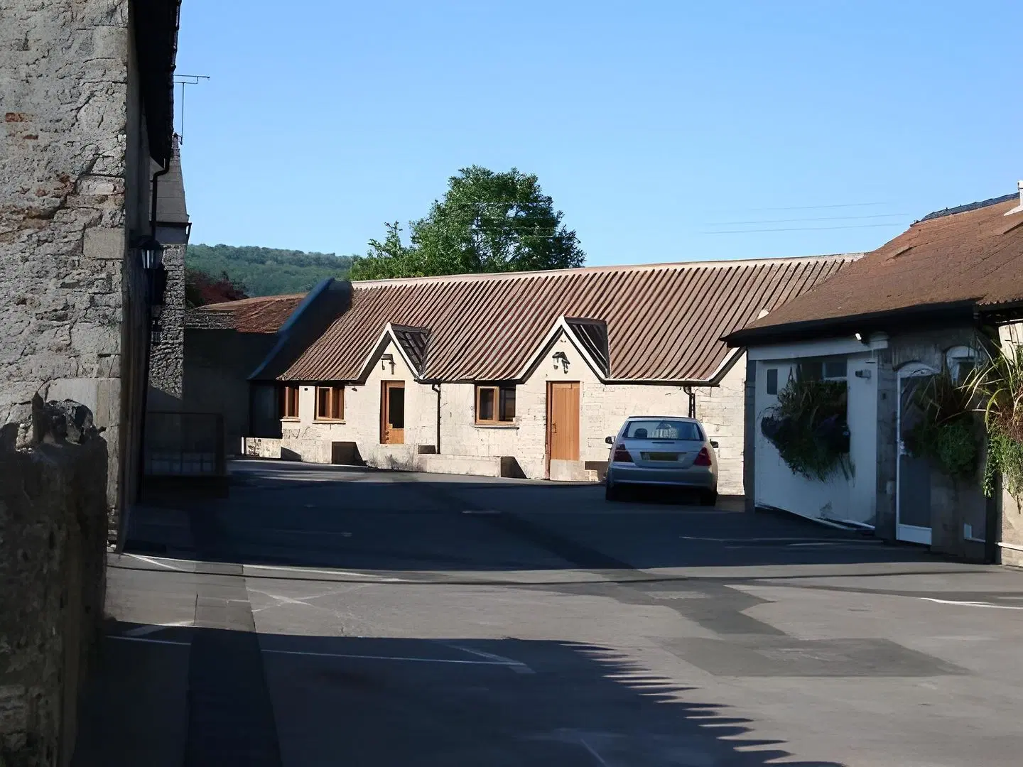 The Langford Inn EXTERIOR