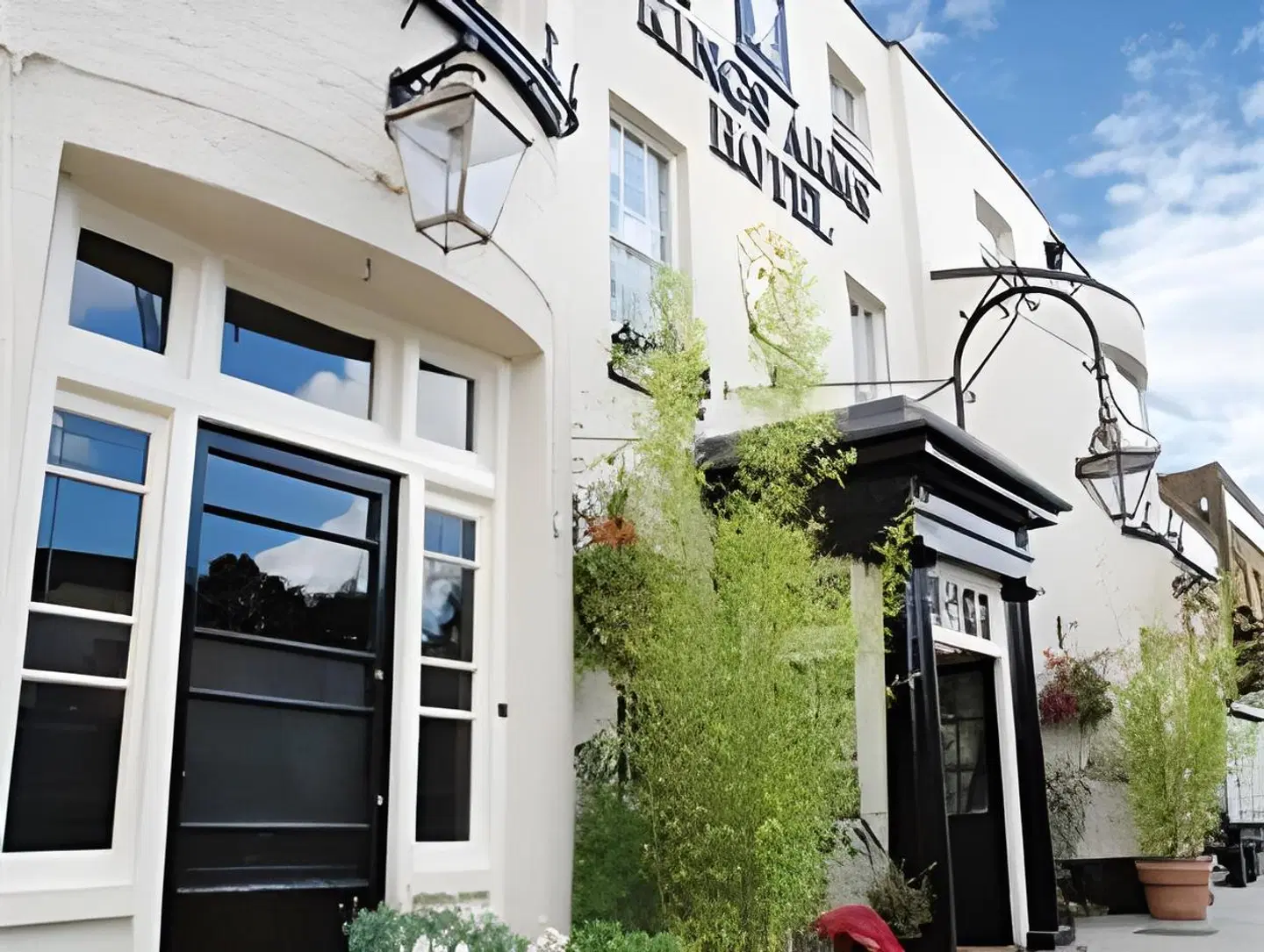 Kings Arms Hotel EXTERIOR