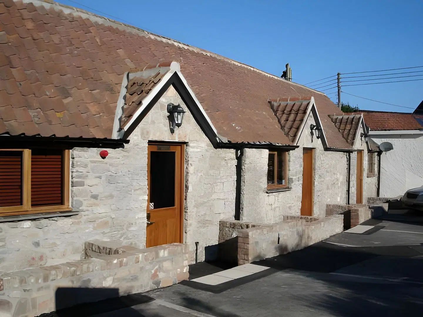 The Langford Inn EXTERIOR