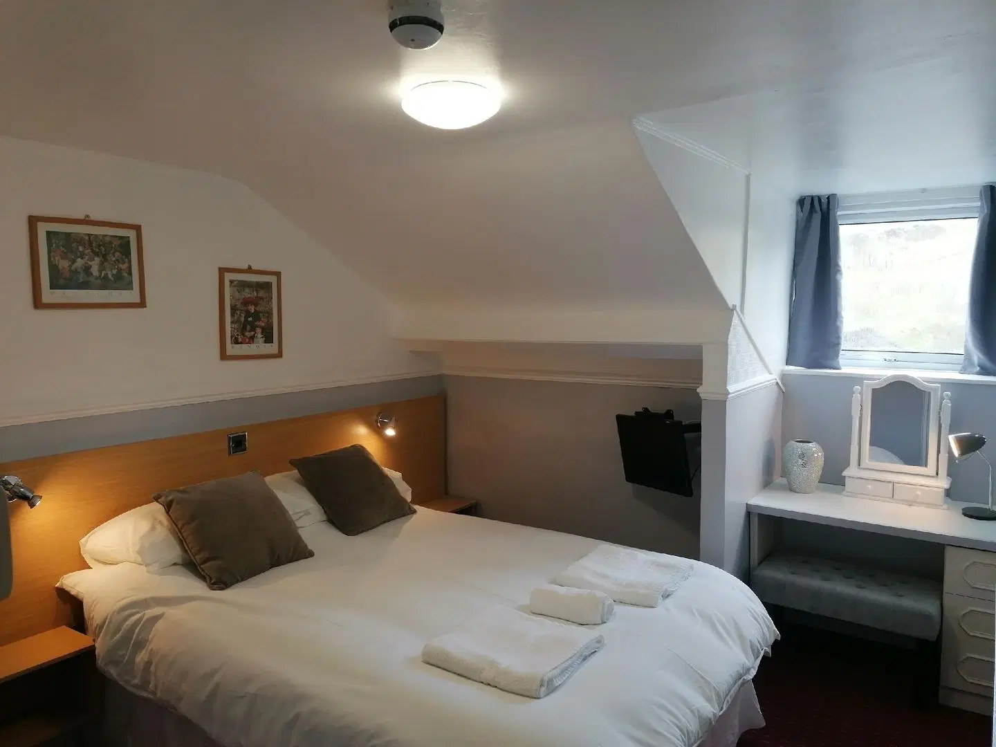 George Borrow Hotel ROOM_EXAMPLE