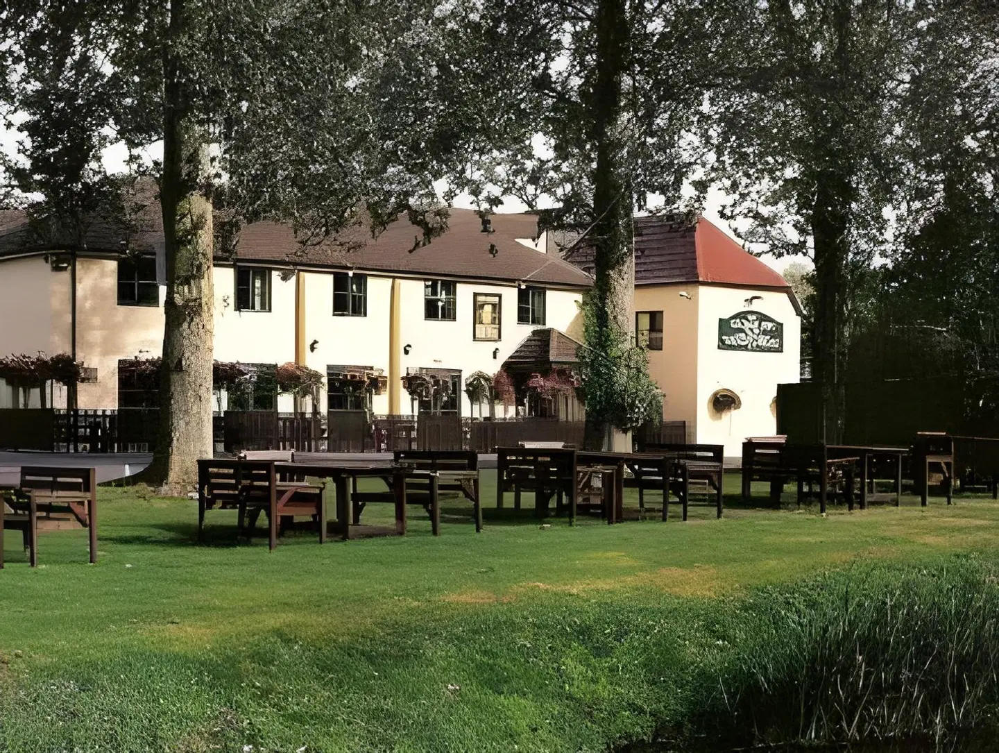 The George Inn EXTERIOR