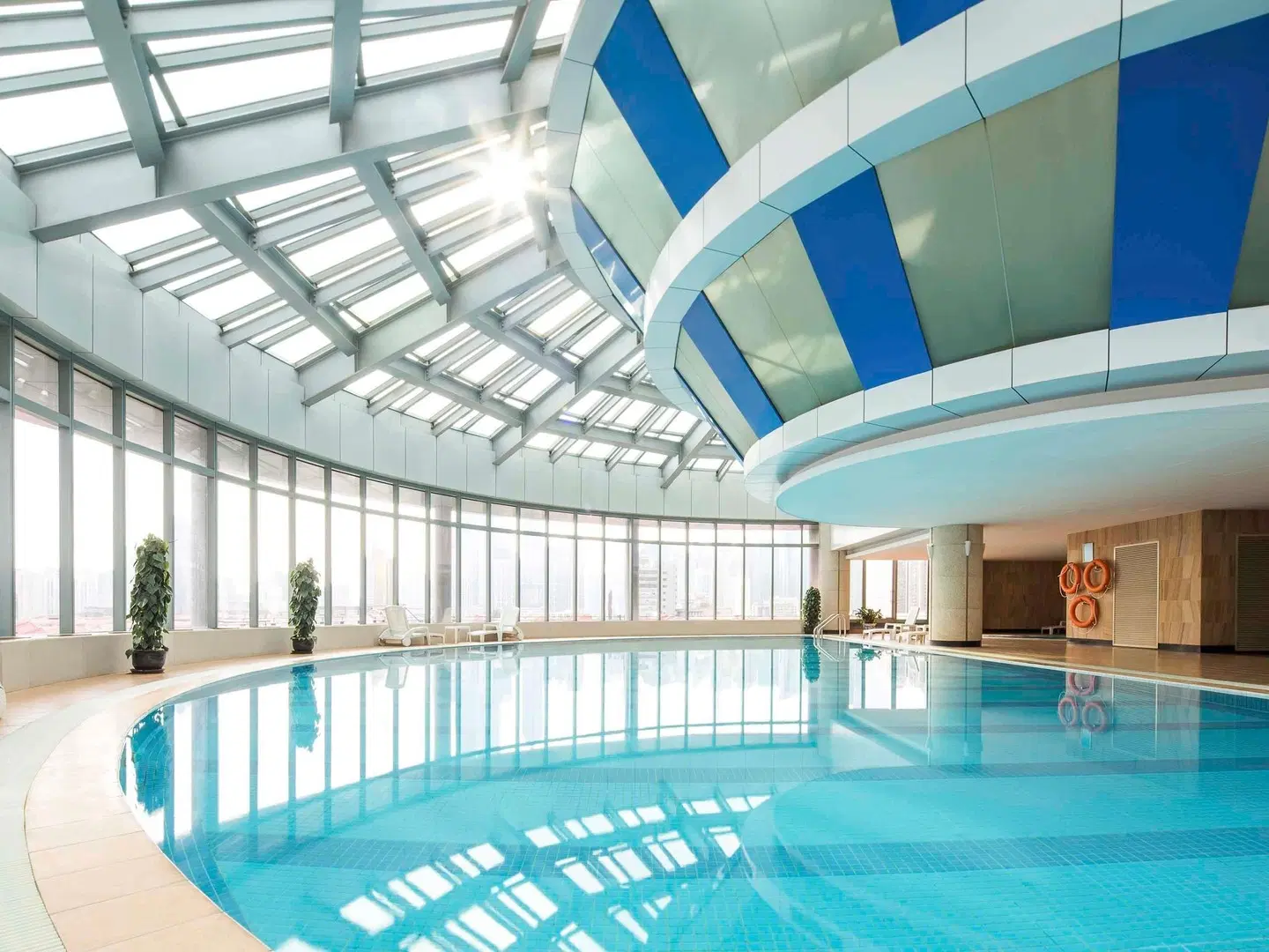 Novotel Shanghai Atlantis Hotel Hallenbad