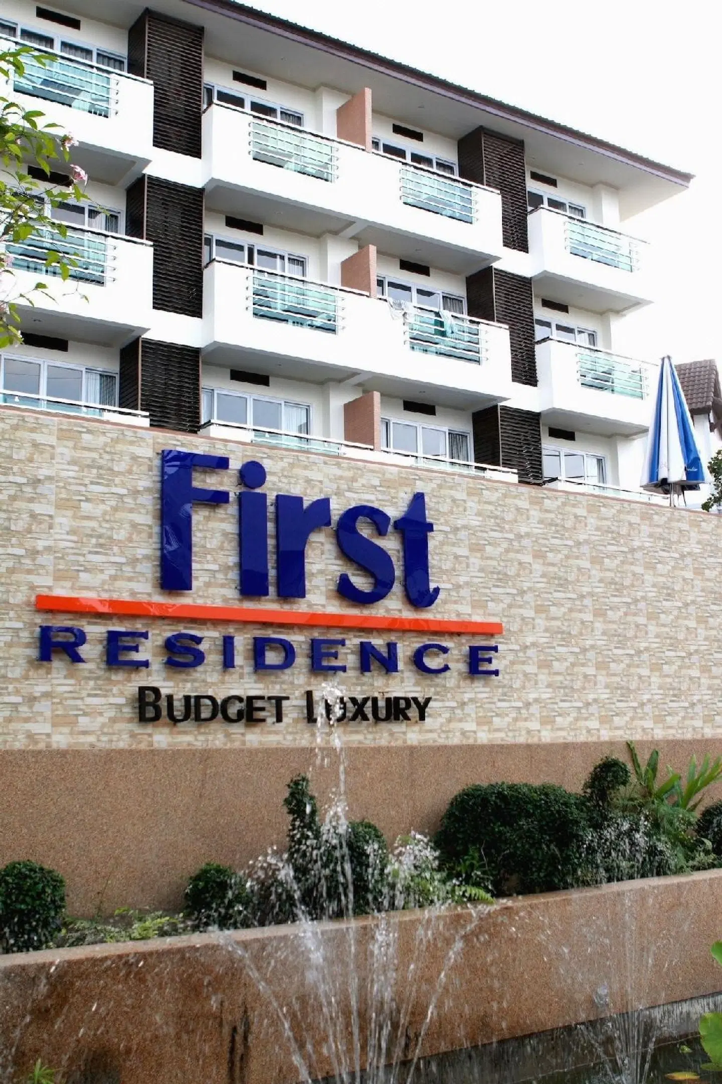 First Residence Hotel EXTERIOR