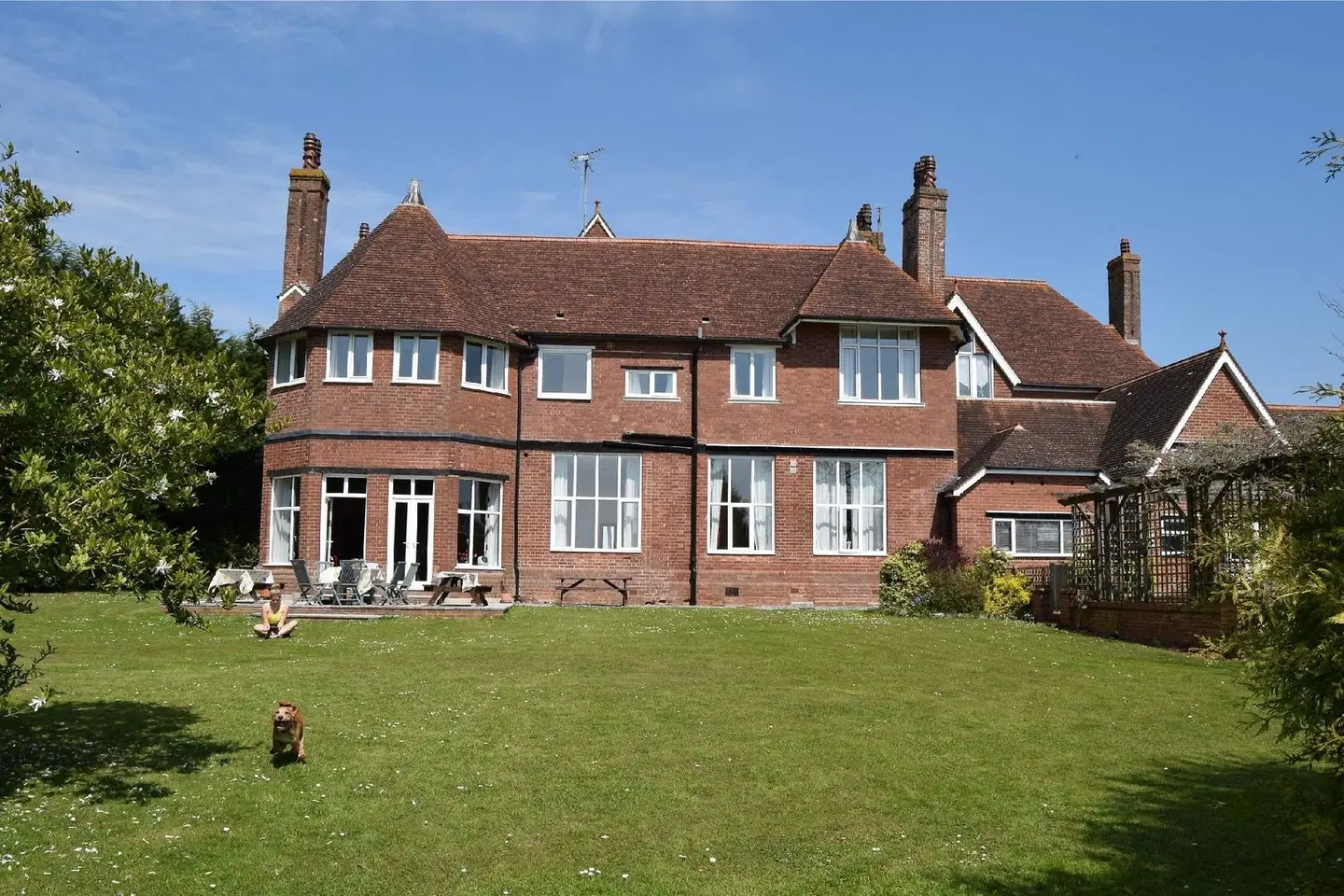 The Grange Court Hotel EXTERIOR