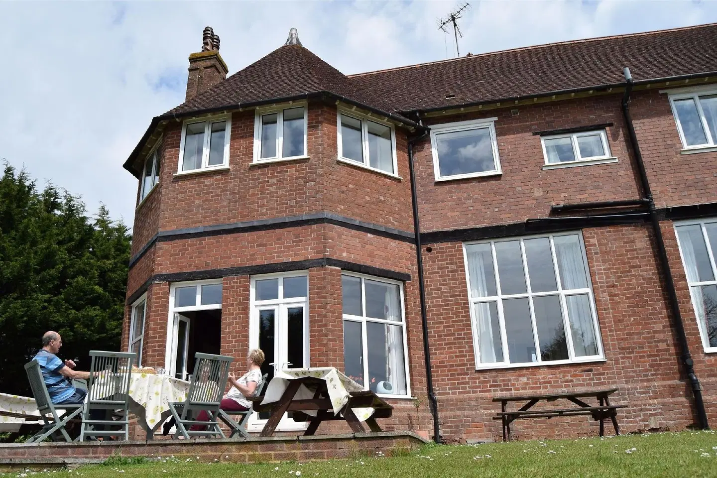The Grange Court Hotel EXTERIOR