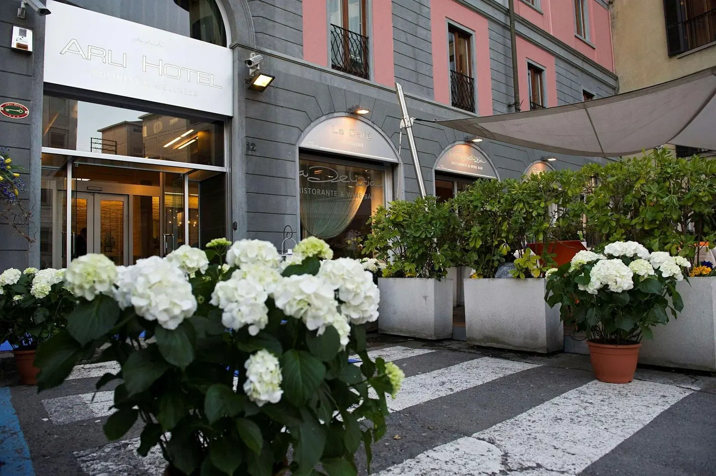 Arli Hotel Business & Wellness EXTERIOR