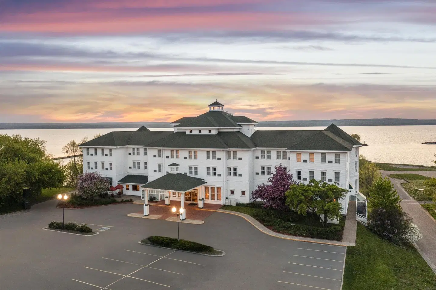 Best Western The Hotel Chequamegon EXTERIOR