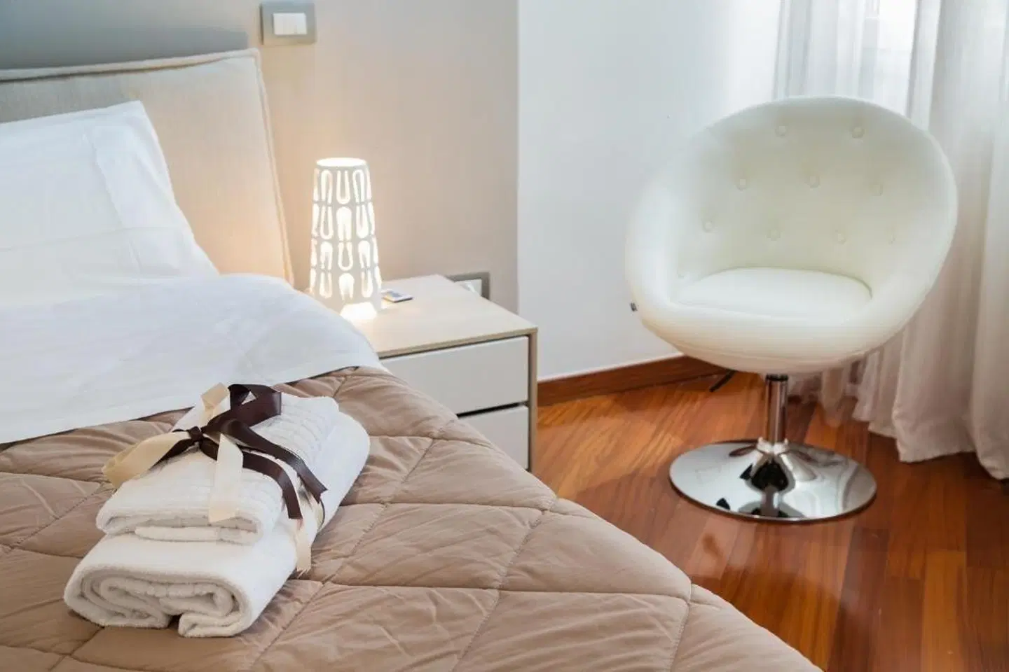 Donna Gina ROOM_EXAMPLE