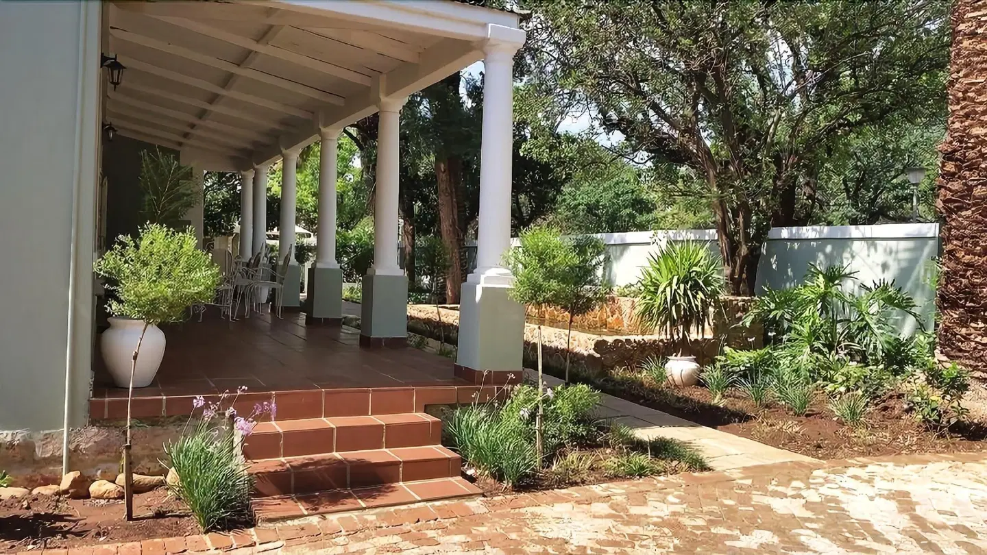 Bauhenia Guesthouse Terrasse