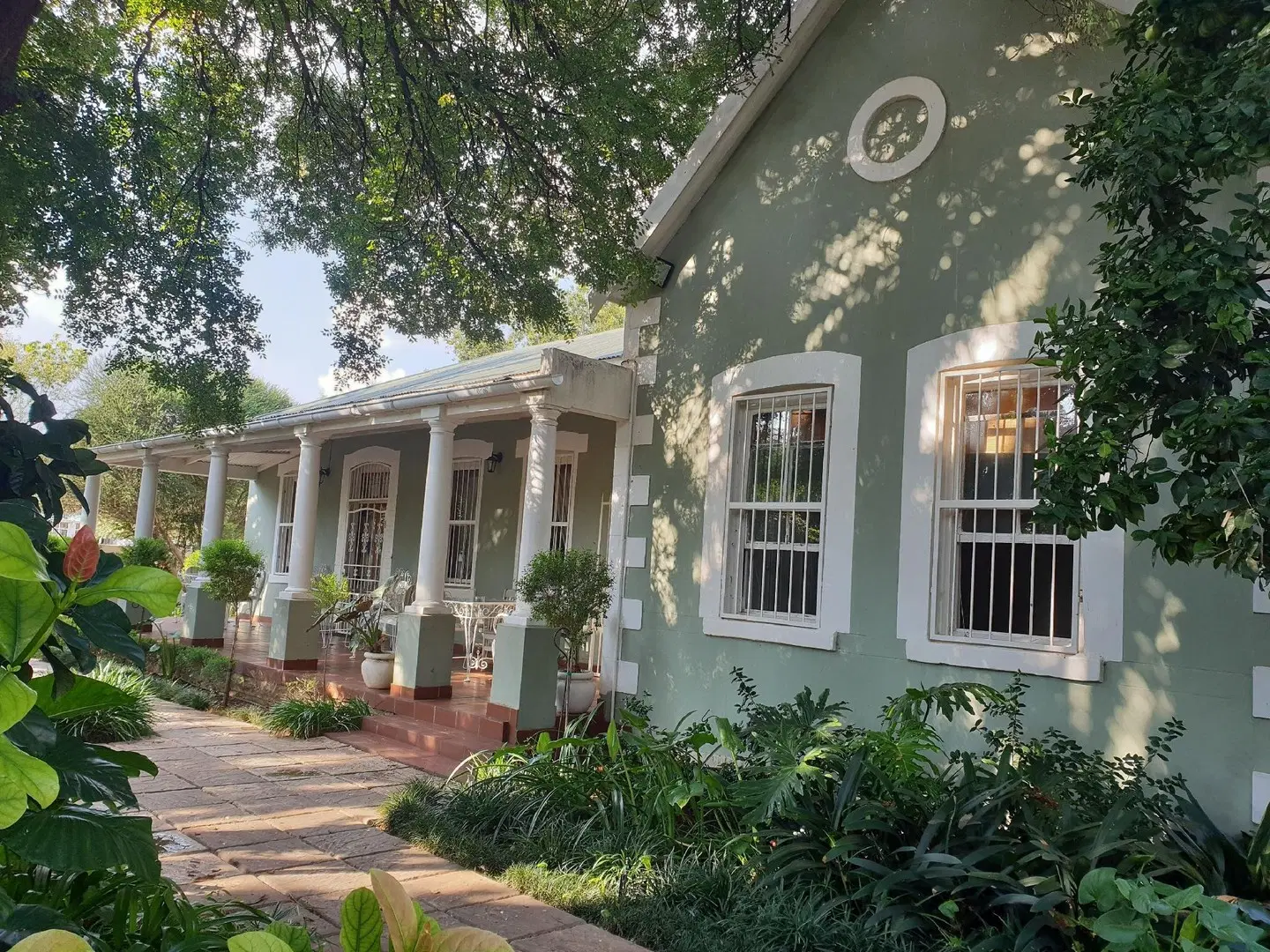 Bauhenia Guesthouse EXTERIOR