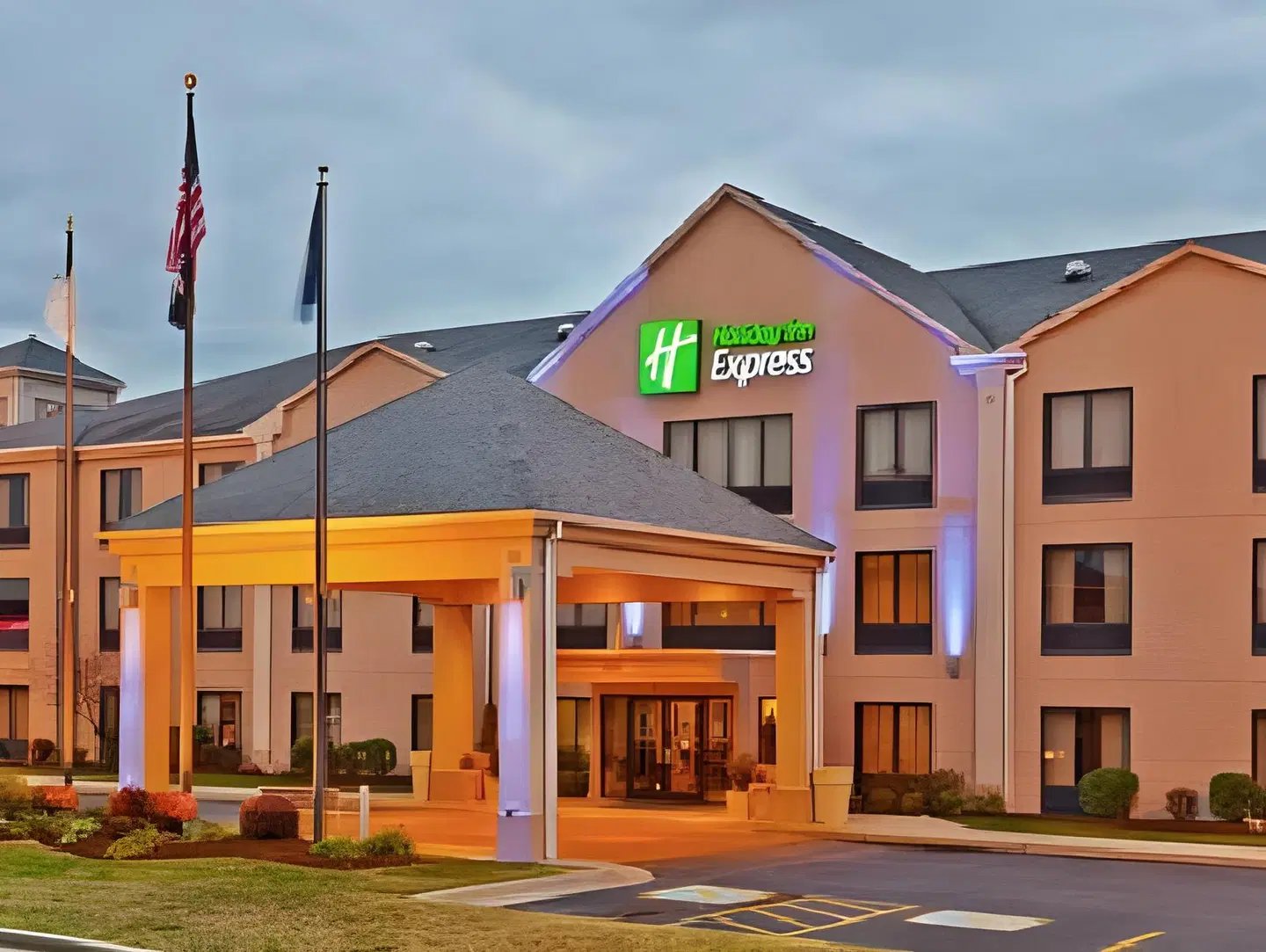 Auburn Place Hotel & Suites Paducah EXTERIOR