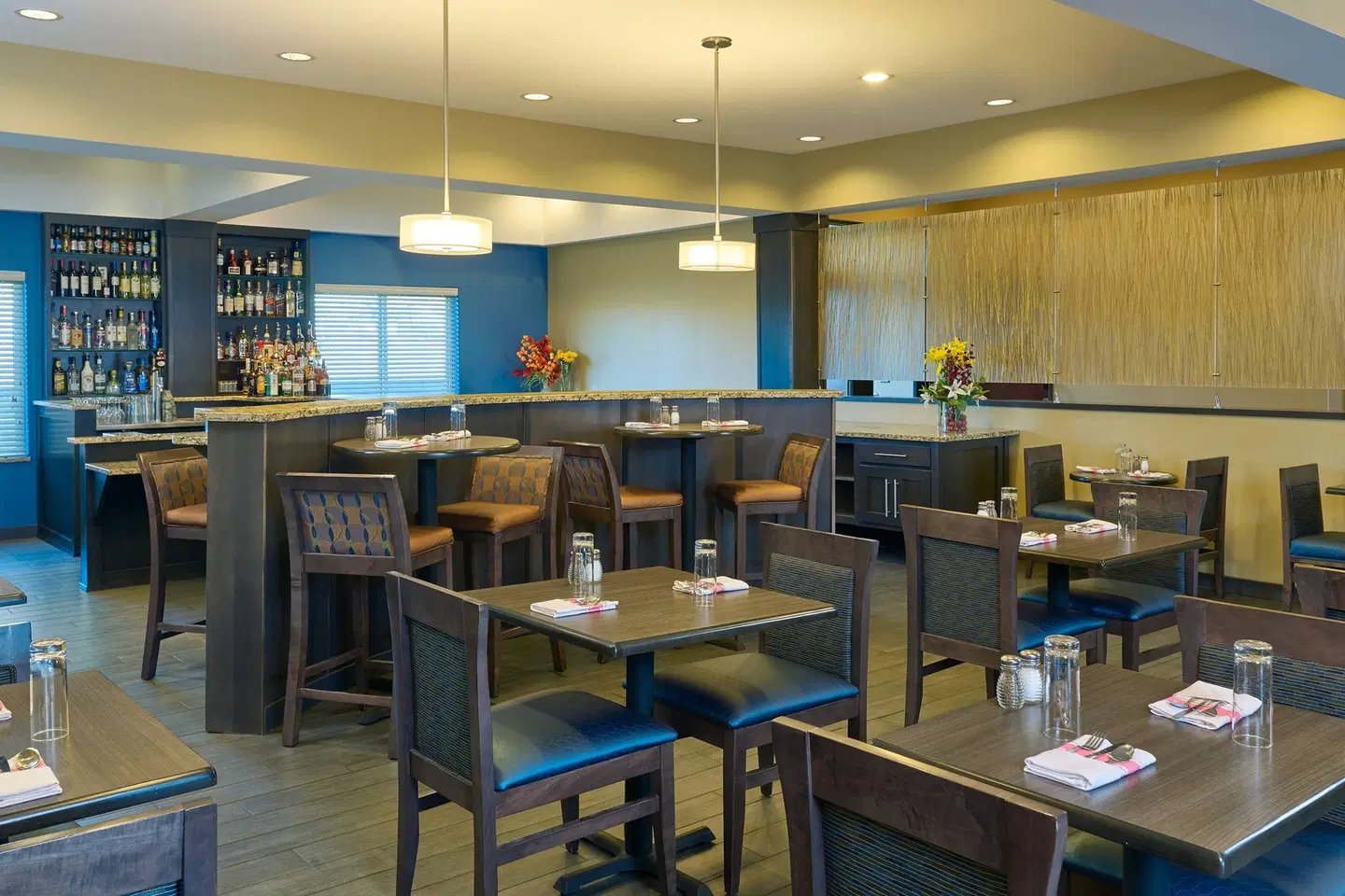 Four Points by Sheraton Williston Bar