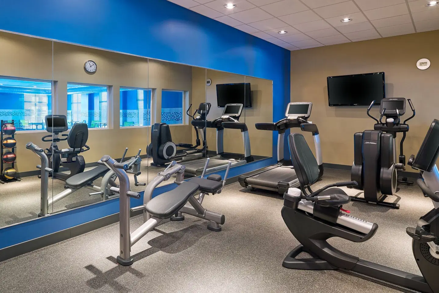 Four Points by Sheraton Williston SPORTS_AND_LEISURE