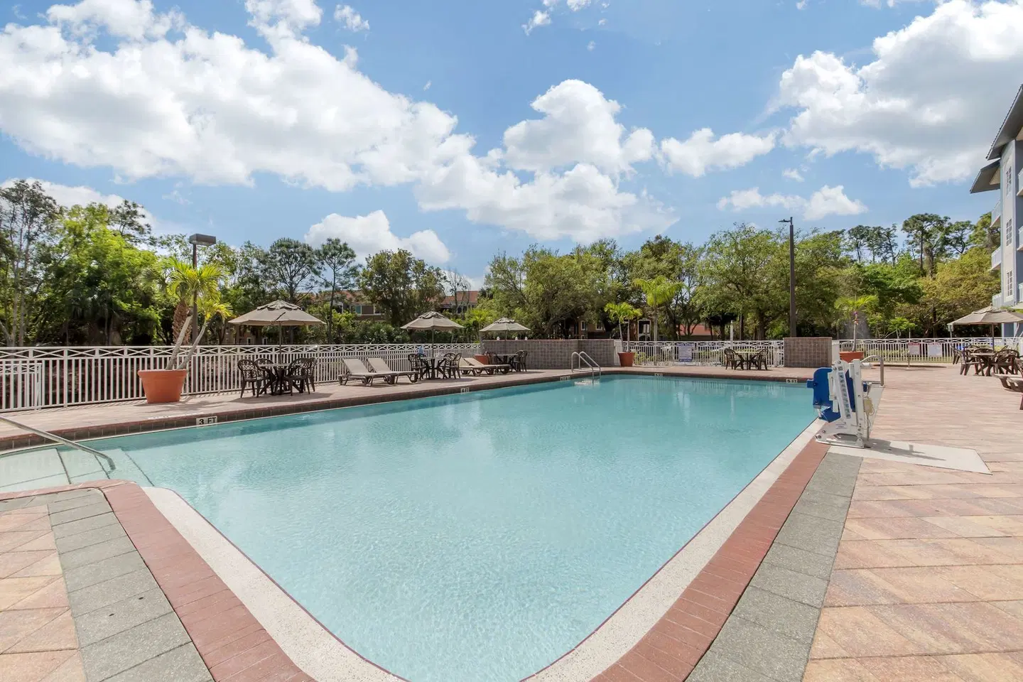 Best Western Naples Plaza OUTDOOR_POOL