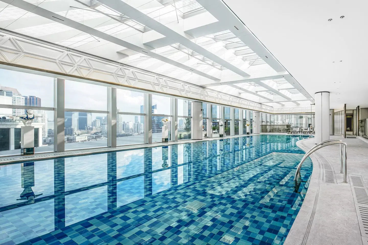 Conrad Shanghai Hallenbad