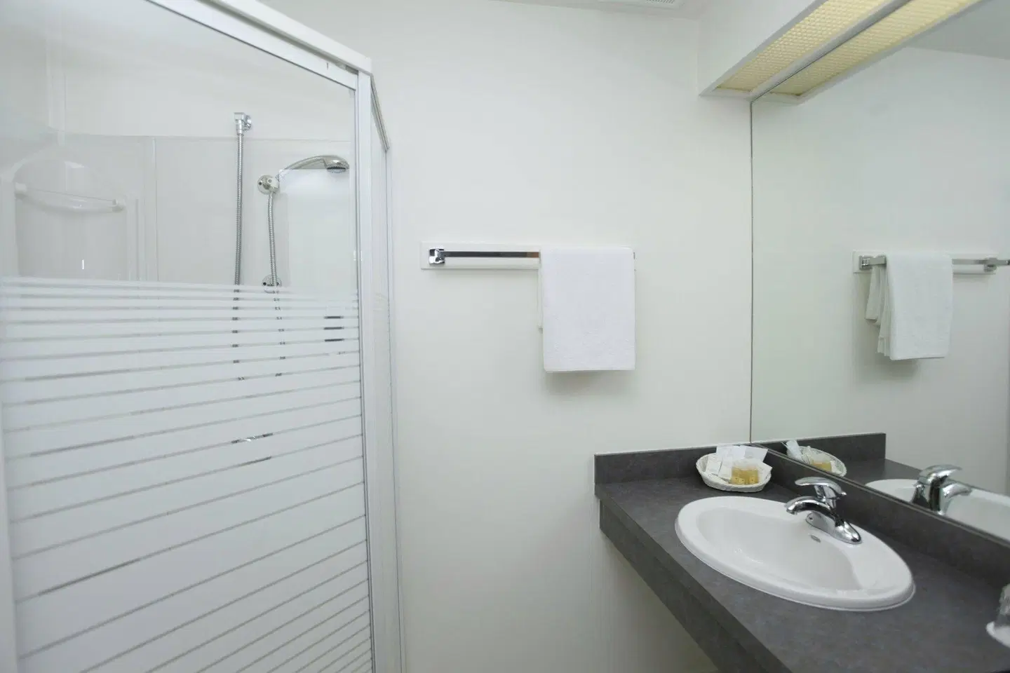 Airport Hotel Mara Badezimmer