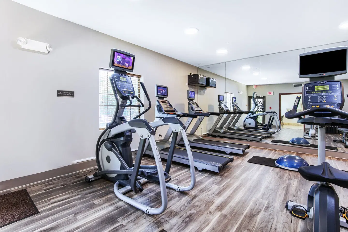 Staybridge Suites Hotel by IHG SPORTS_AND_LEISURE