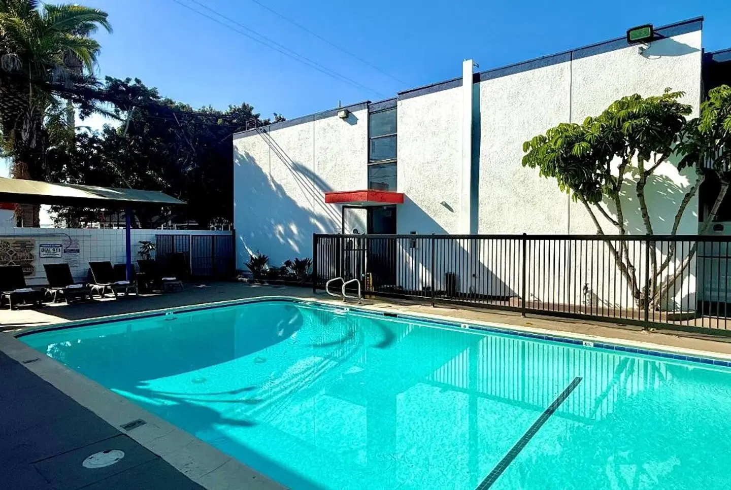 Days Inn by Wyndham Los Angeles LAX/VeniceBch/Marina DelRay OUTDOOR_POOL