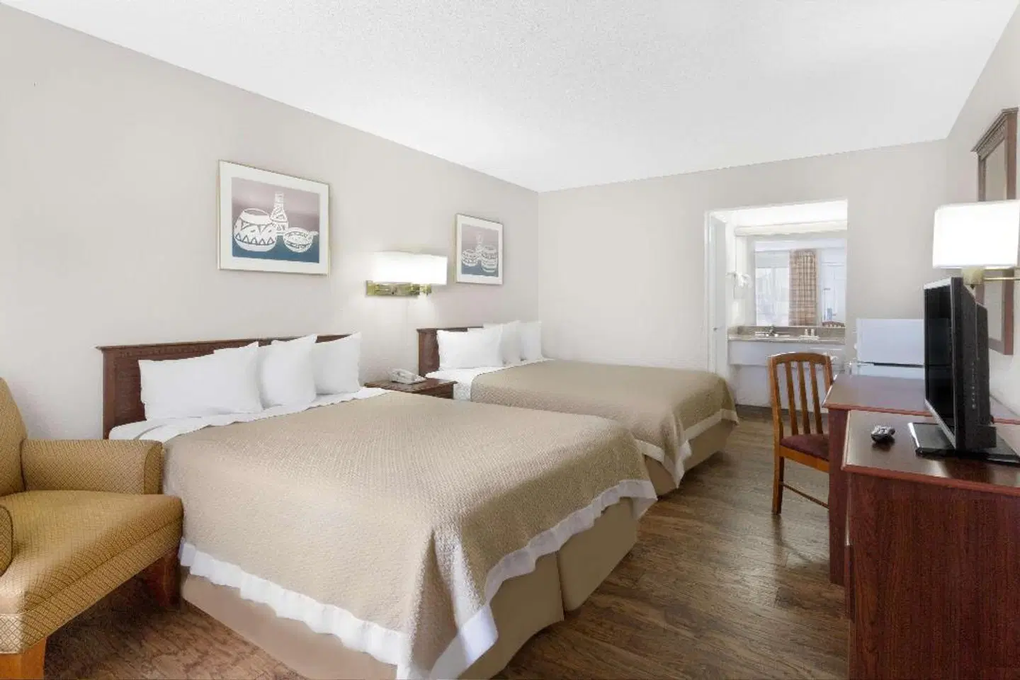 Days Inn by Wyndham Kingman West ROOM_EXAMPLE