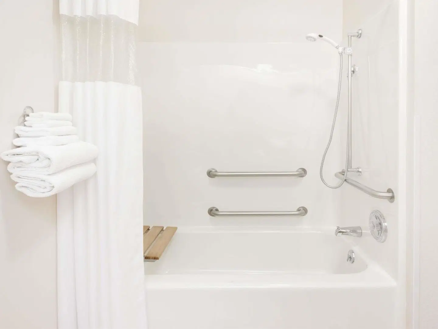 Days Inn & Suites by Wyndham Madison Badezimmer