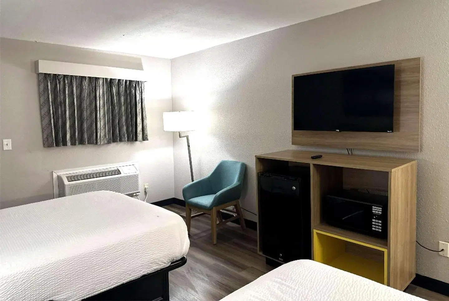 Days Inn by Wyndham Huntington ROOM_EXAMPLE