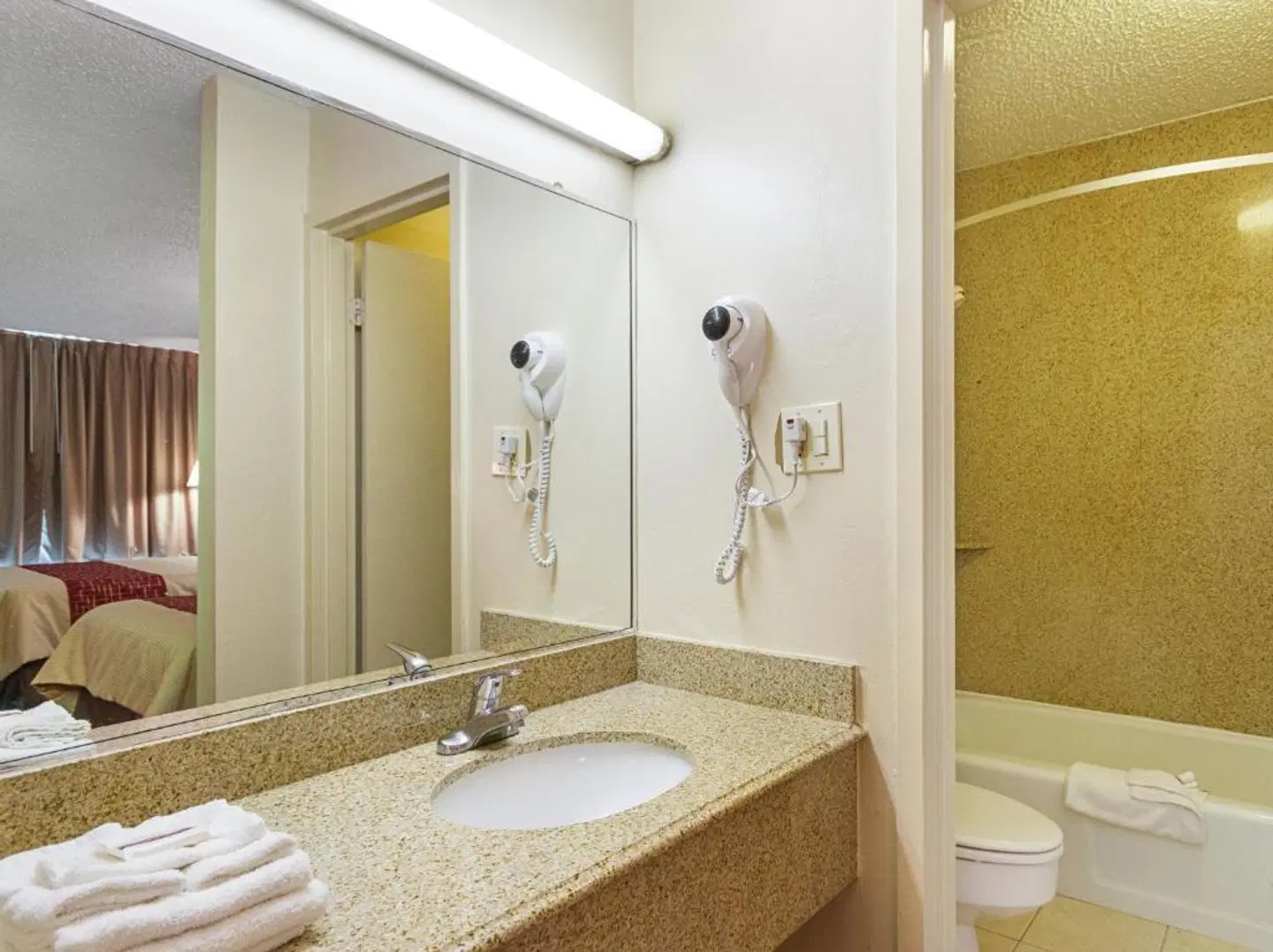 Red Roof Inn Montgomery - Midtown Badezimmer