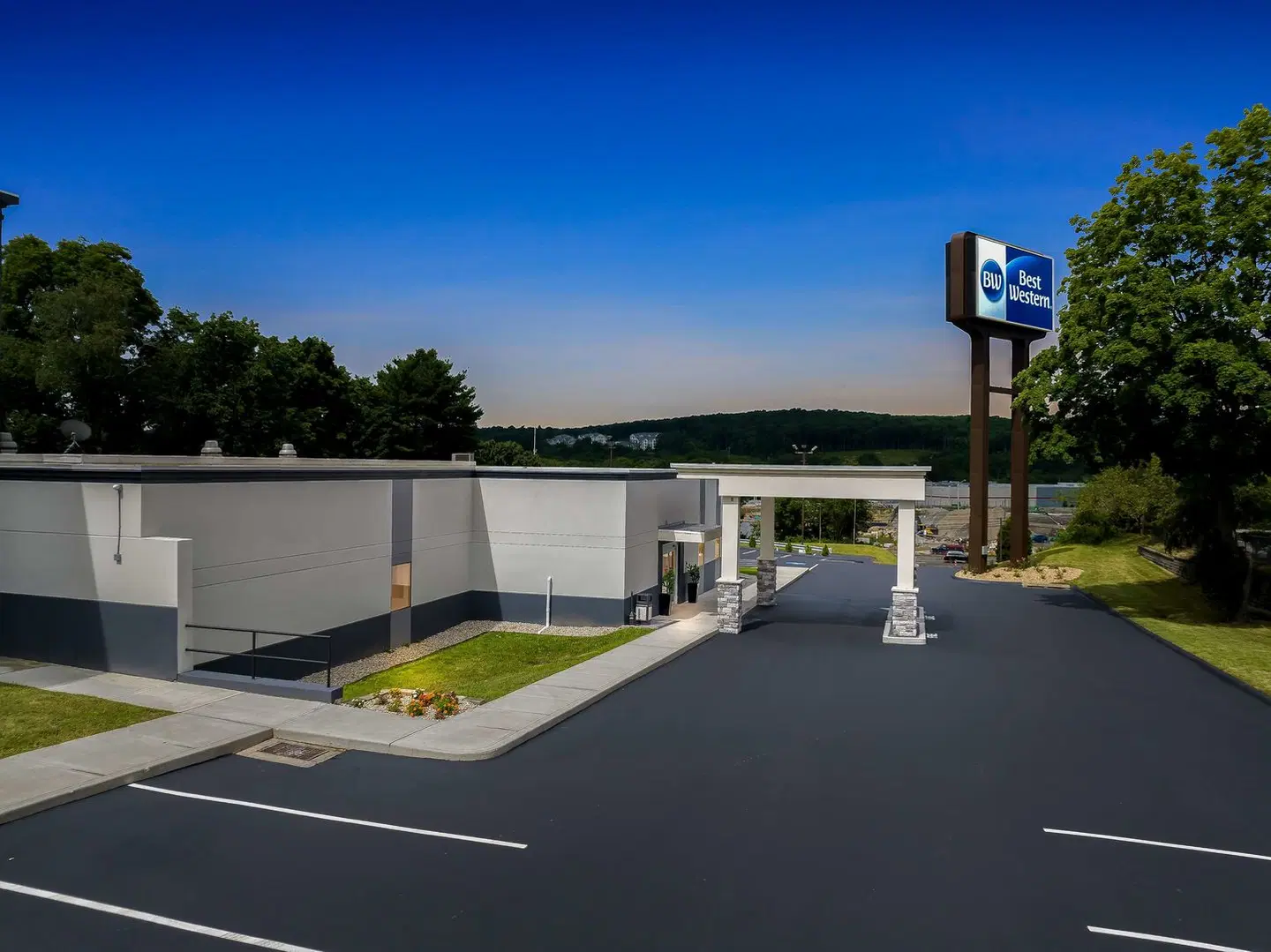 Niantic Motel EXTERIOR