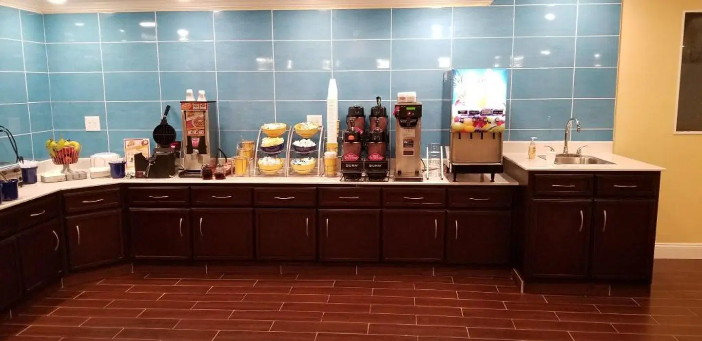 Days Inn by Wyndham Muscle Shoals Bar