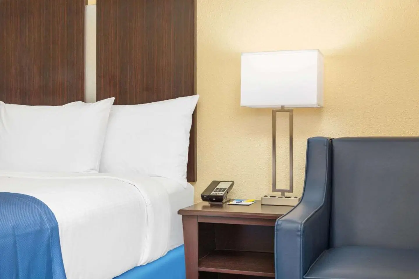 Days Inn by Wyndham Muscle Shoals ROOM_EXAMPLE